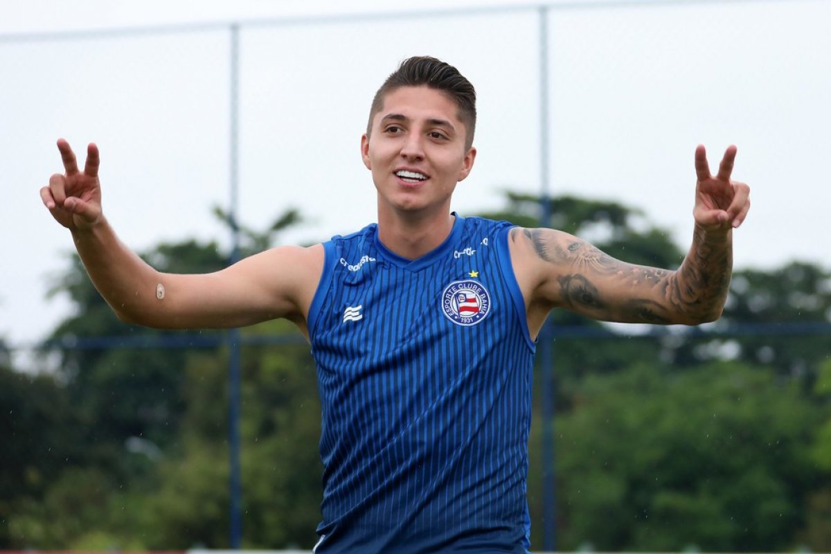 Meia do Bahia, Índio Ramírez passa por artroscopia na Colômbia