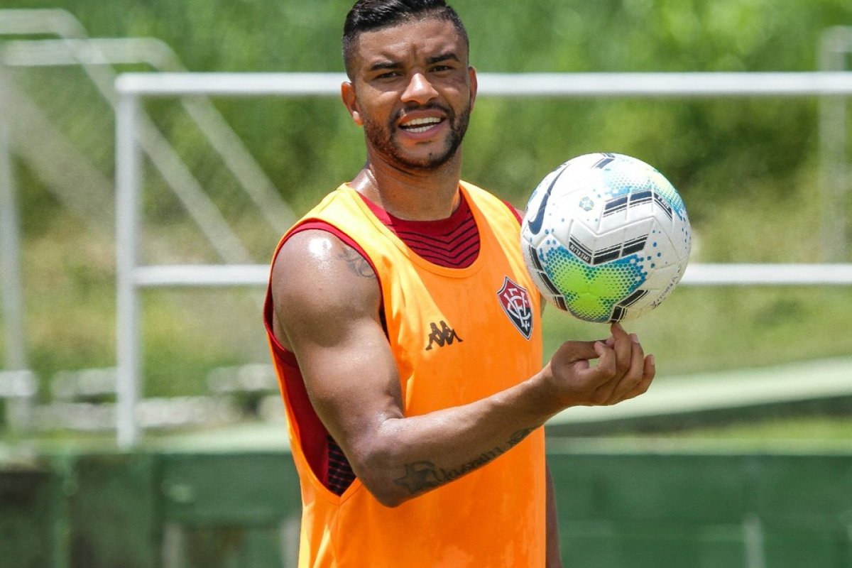 Zagueiro Maurício Ramos não faz mais parte do Vitória