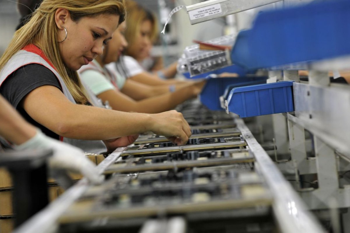 Preços de produtos industrializados sobem 3,36% em janeiro deste ano, diz IBGE