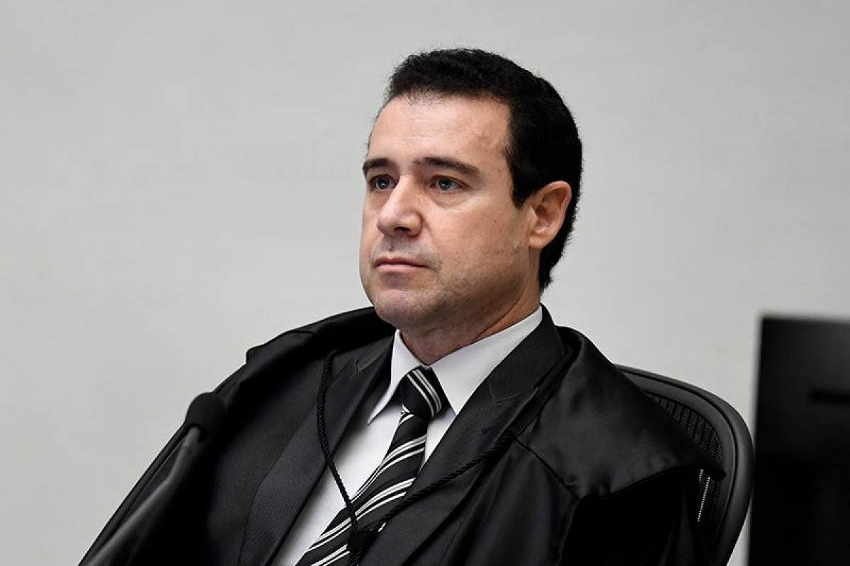 Ministro do STJ, Nefi Cordeiro anuncia aposentadoria durante sessão