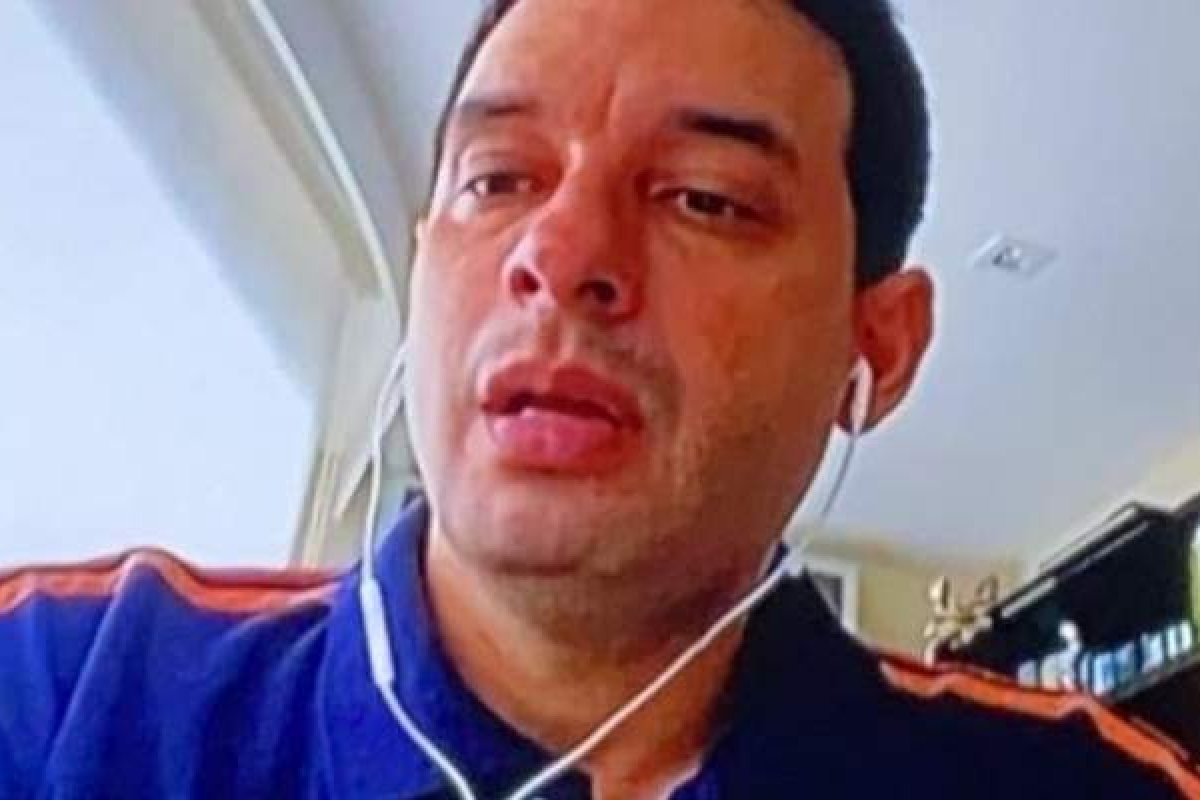 Leo Prates se emociona ao vivo após falar sobre pressão na área da saúde em Salvador