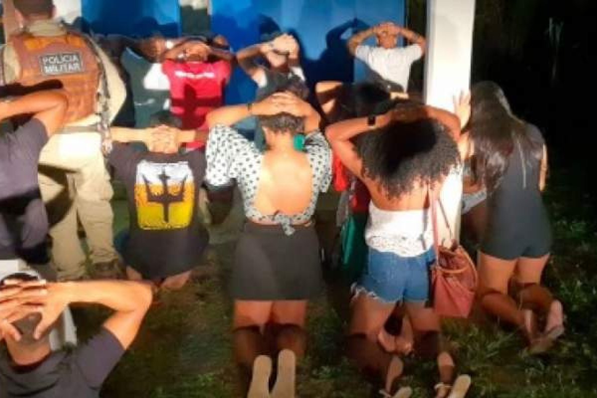 Festa clandestina é interrompida por policiais em Mata de São João