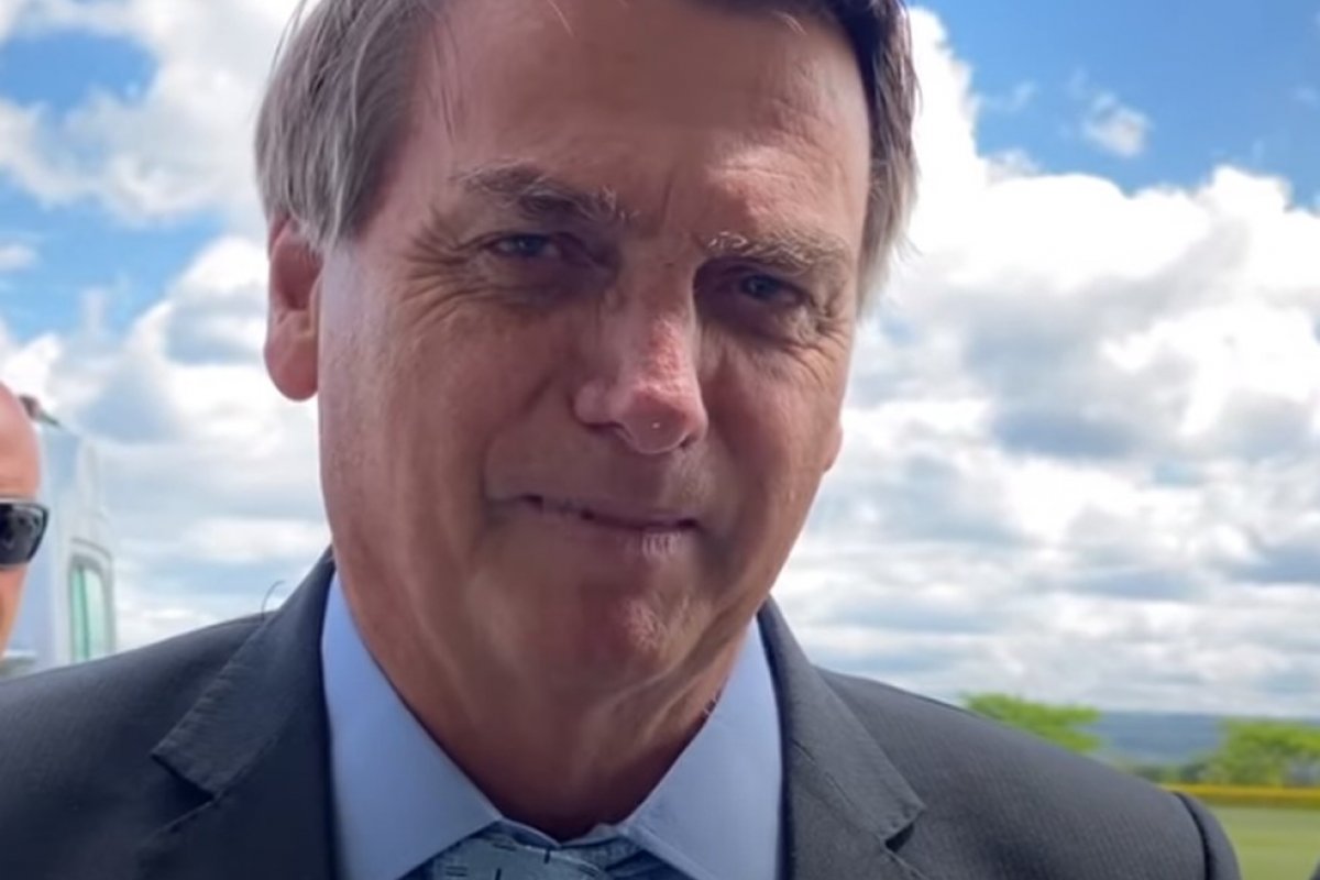 Bolsonaro adianta que pronunciamento em TV será sobre vacinas e pandemia