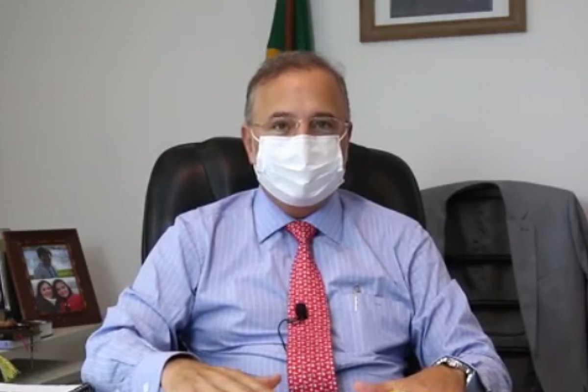 Secretário de Saúde da Bahia retorna ao trabalho três dias depois de ter alta médica