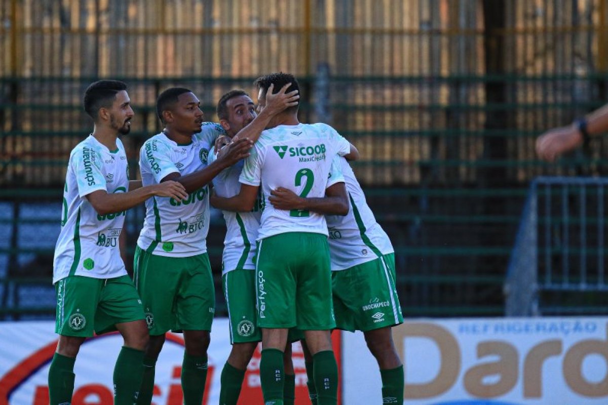 Pandemia faz federação suspender Campeonato Catarinense