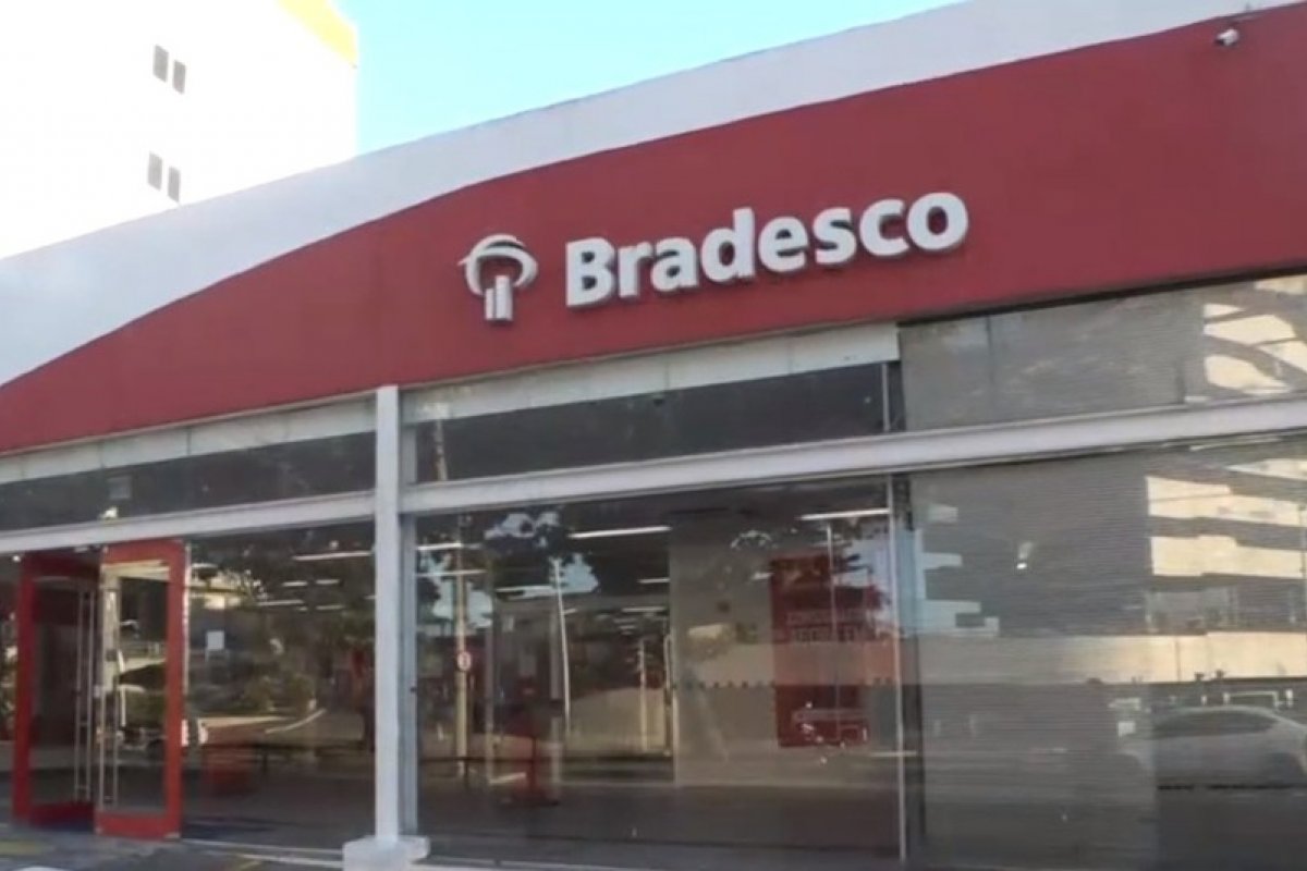 Homens tentam assaltar agência bancária em Salvador