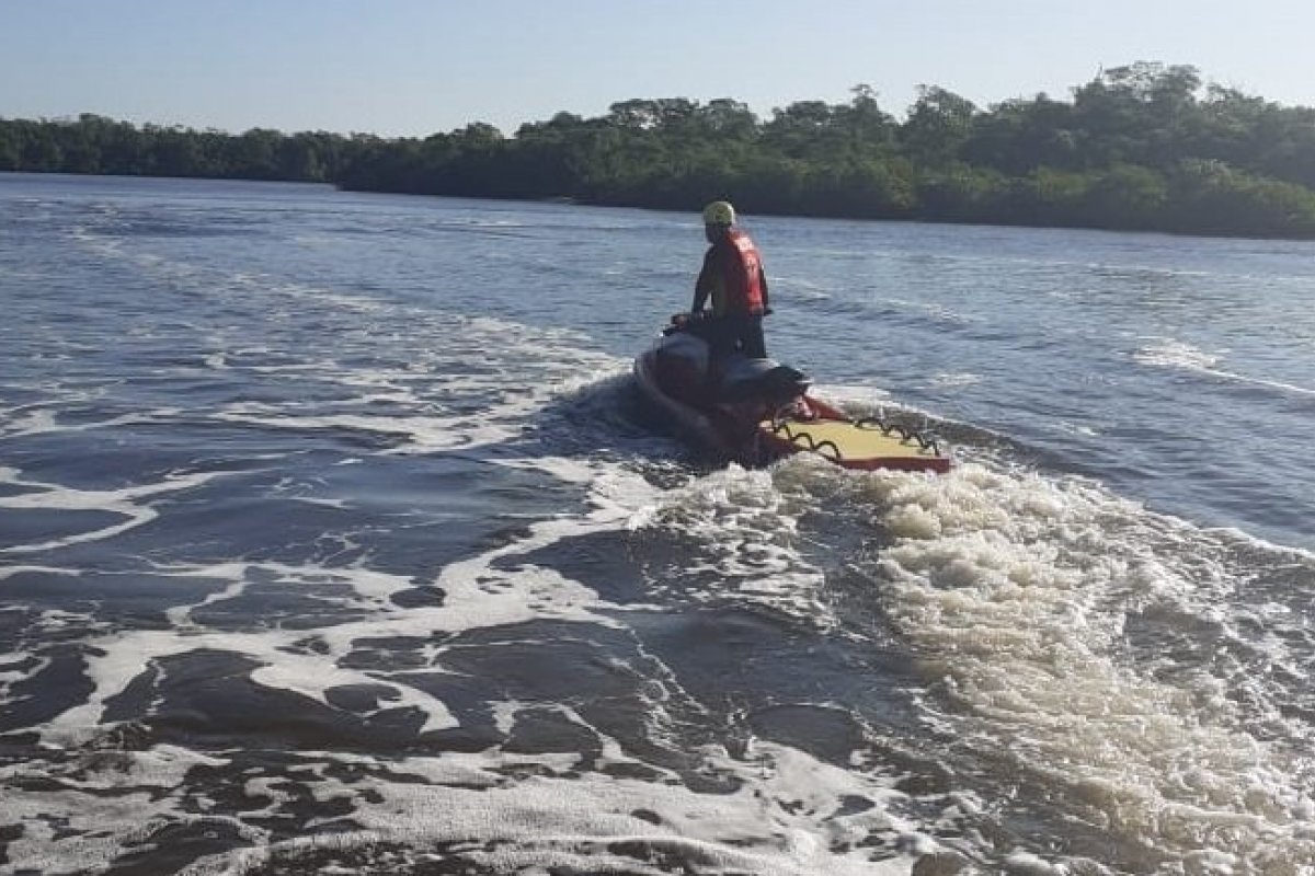 Corpo é encontrado por bombeiros na Praia de Arembepe