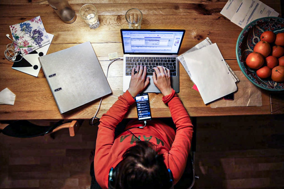 Vagas para home office disparam 309% em 2020, aponta pesquisa