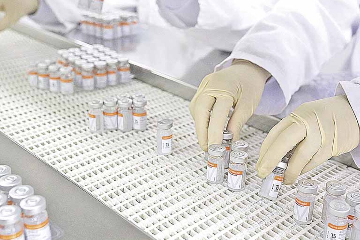 Ministério da Saúde estima enviar 93,8 milhões de doses a estados até final de abril