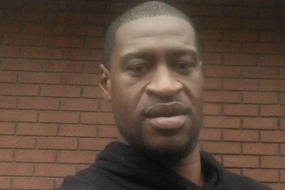 George Floyde pode ser usado como o nome de uma lei que proíbe táticas policiais controversas