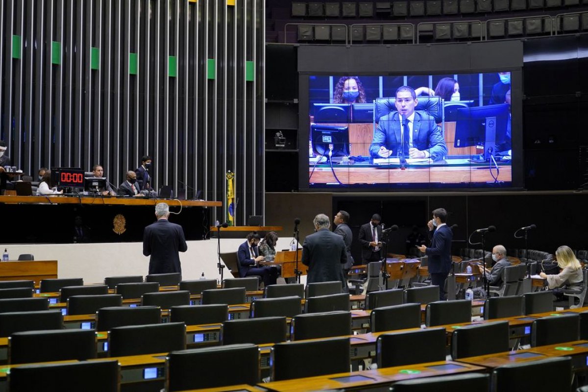 Sem acordo, votação de MP que amplia margem do consignado é adiada