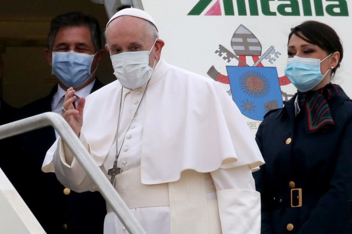 Papa Francisco desembarca no Iraque