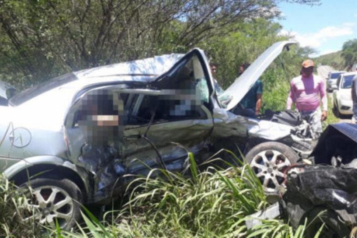 Acidente deixa três pessoas mortas e duas feridas na BR-330