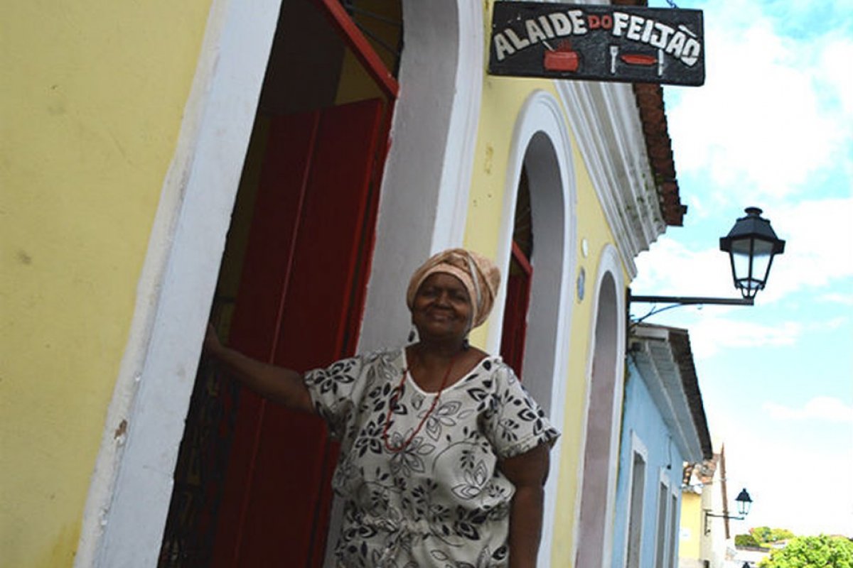 Alaíde do Feijão testa positivo para Covid-19 e é internada no Couto Maia 