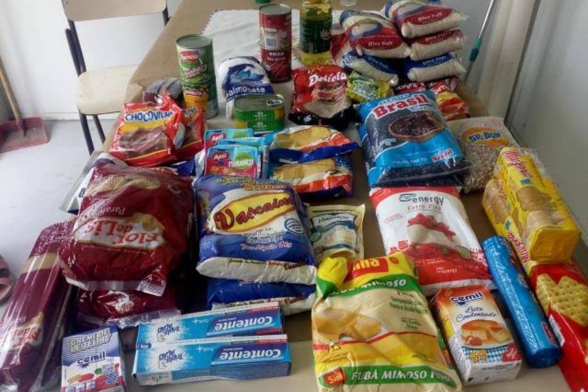 Em comparação com custo de cesta básica, salário mínimo deveria ser de R$ 5.375,05, afirma o Dieese