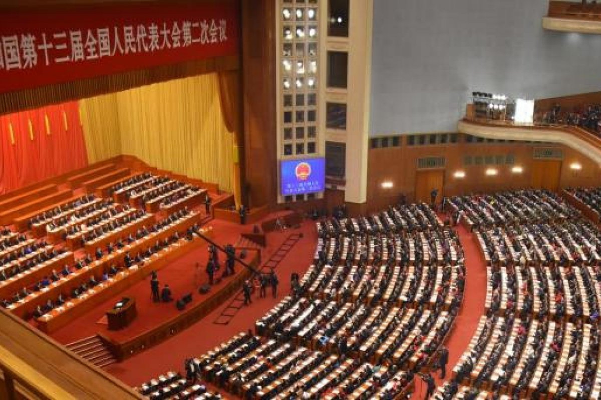 Primeiro-ministro da China apresenta meta de crescimento econômico de 6%