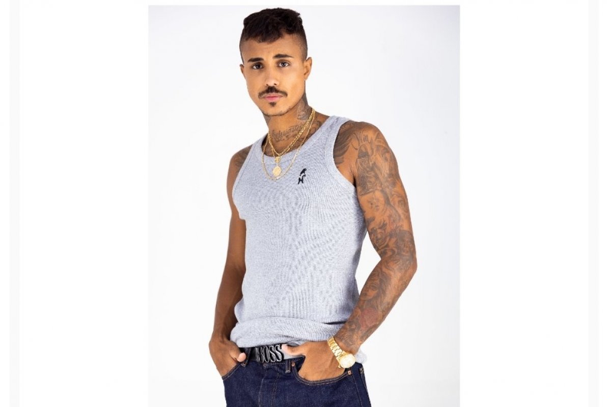 Mc Livinho lança marca de roupas