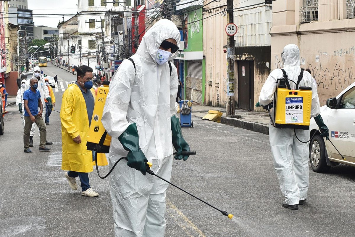 Durante pandemia, feiras e mercados municipais têm limpeza intensificada