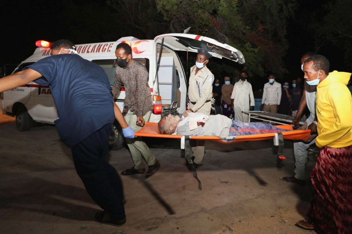 Mais de dez pessoas morrem em atentado com carro-bomba na Somália