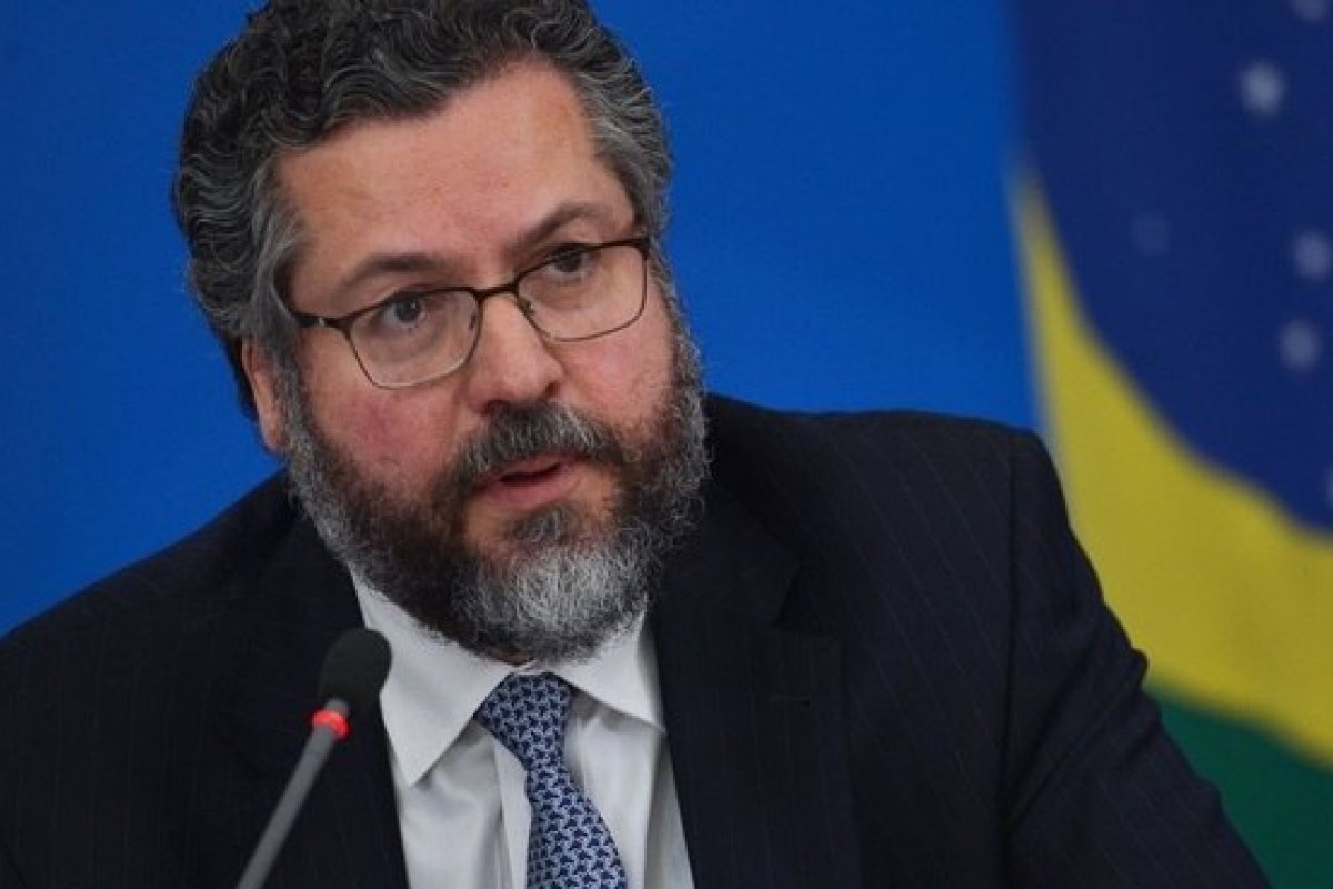 Comitiva do Itamaraty viaja para Israel para tratativas sobre spray contra covid-19