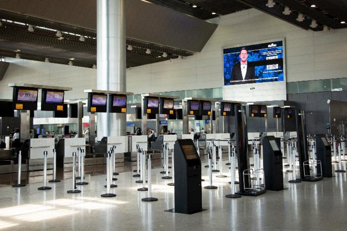 Restrições de voos vindos do Brasil já foram adotados em 26 países 