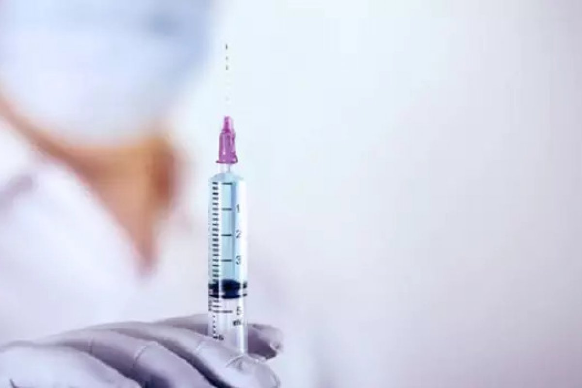 Aumento da produção de vacinas contra Covid-19 provoca corrida por seringas em todo o mundo