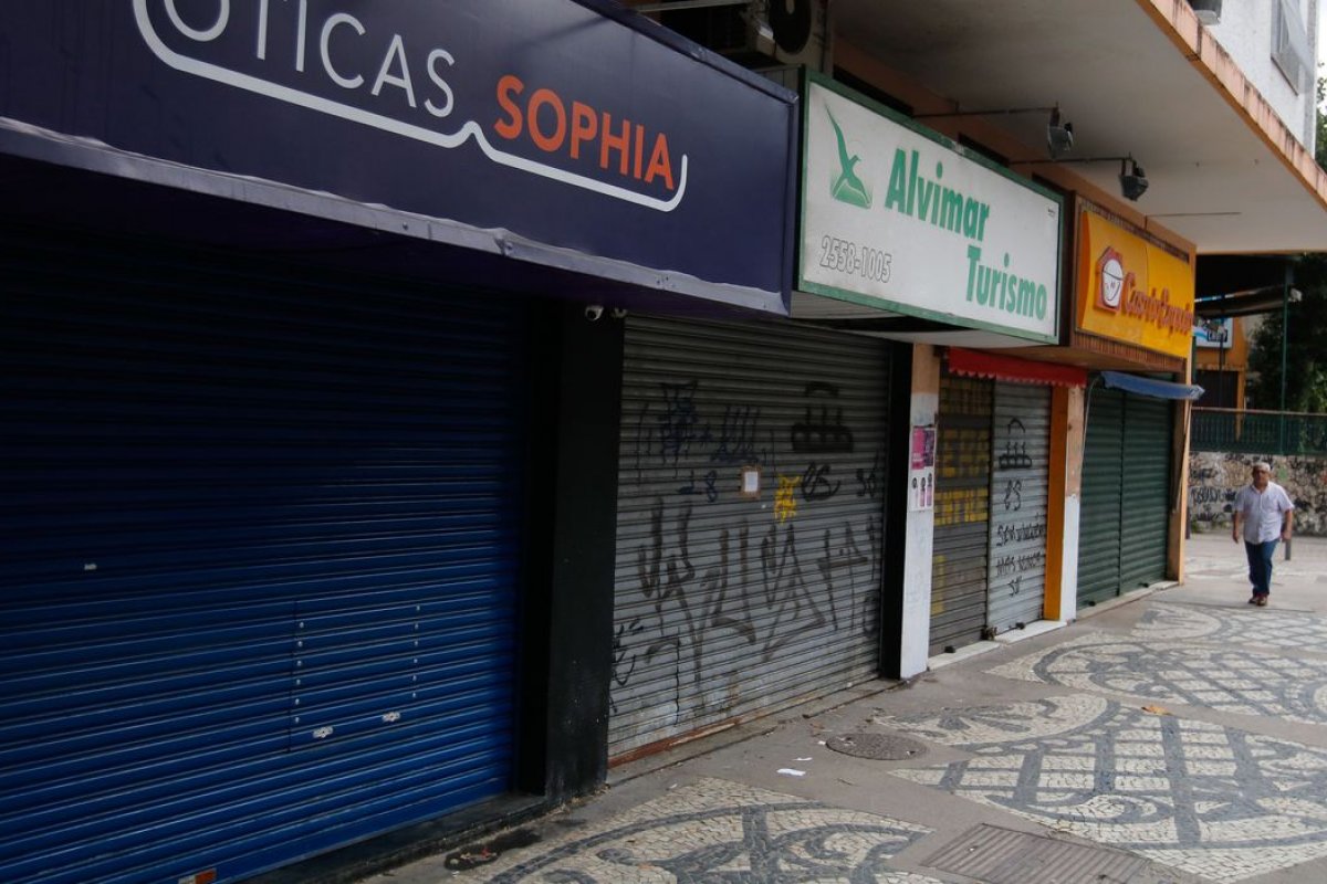 Covid-19: novas restrições devem aumentar número de desempregados e falências no Brasil