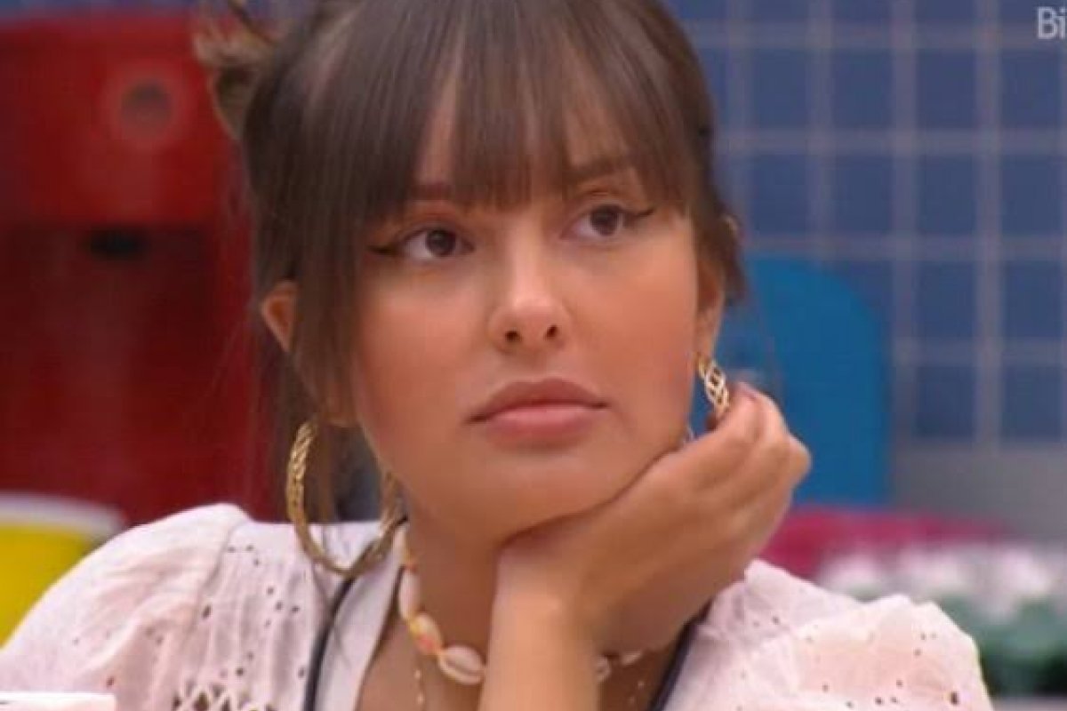 Veja vídeo!  Fiuk beija Sarah, Gil e Juliette na festa do BBB 21 e Thais se revolta