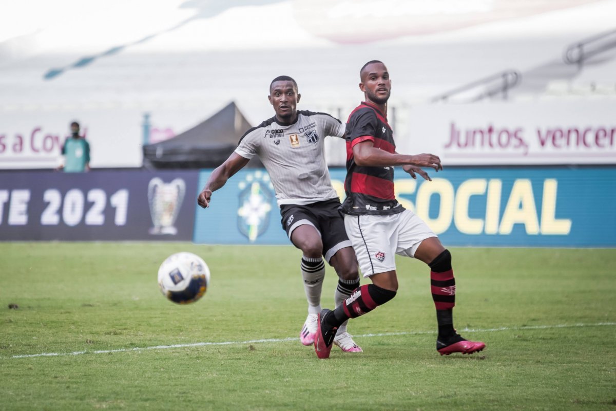 Com vacilos na defesa, Vitória perde para o Ceará pela Copa do Nordeste