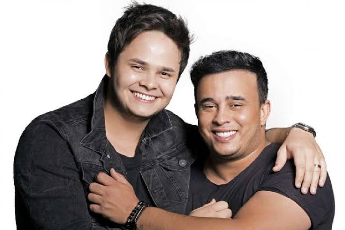 Matheus e Kauan gravam videoclipe com Alok
