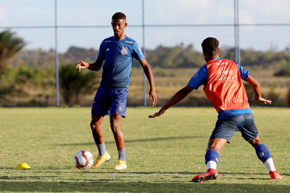 Bahia e Vitória da Conquista duelam nesta tarde de olho em um lugar no G-4 do Baiano