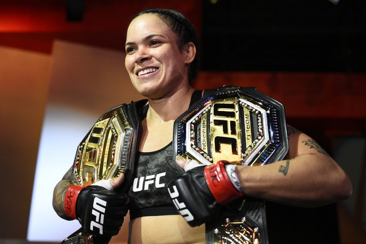 Amanda Nunes mantém cinturão no UFC 259 na 12ª vitória seguida