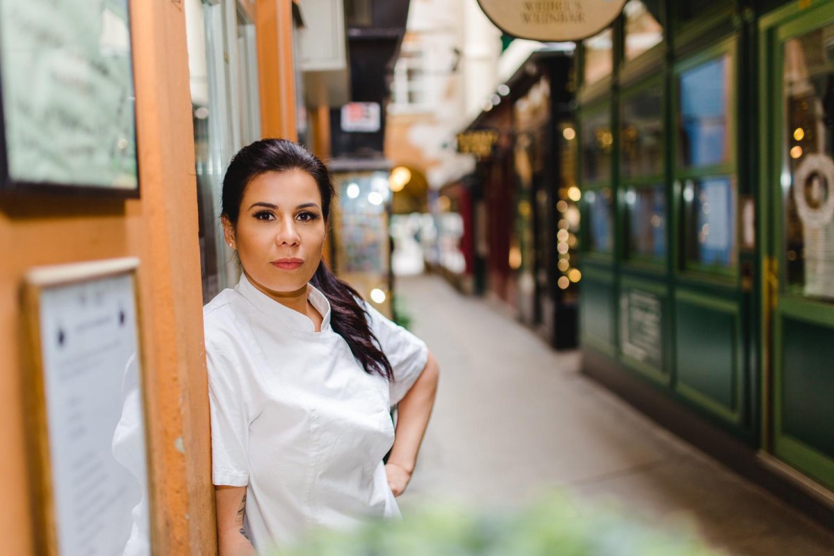 Na semana do Dia Internacional da Mulher, chef aposta em receita romântica e prática para eles se arriscarem na cozinha