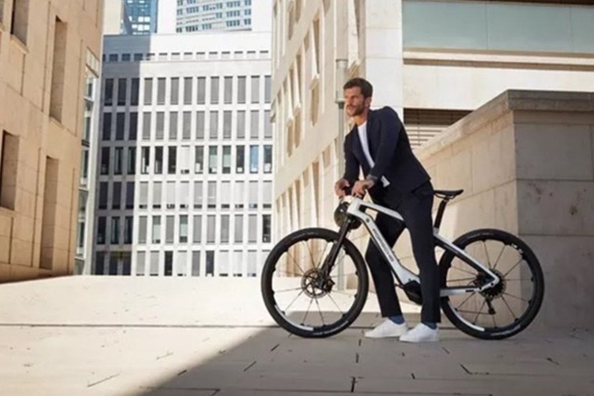 Porsche lança novos modelos de bicicletas elétricas que custam a partir de R$ 48 mil