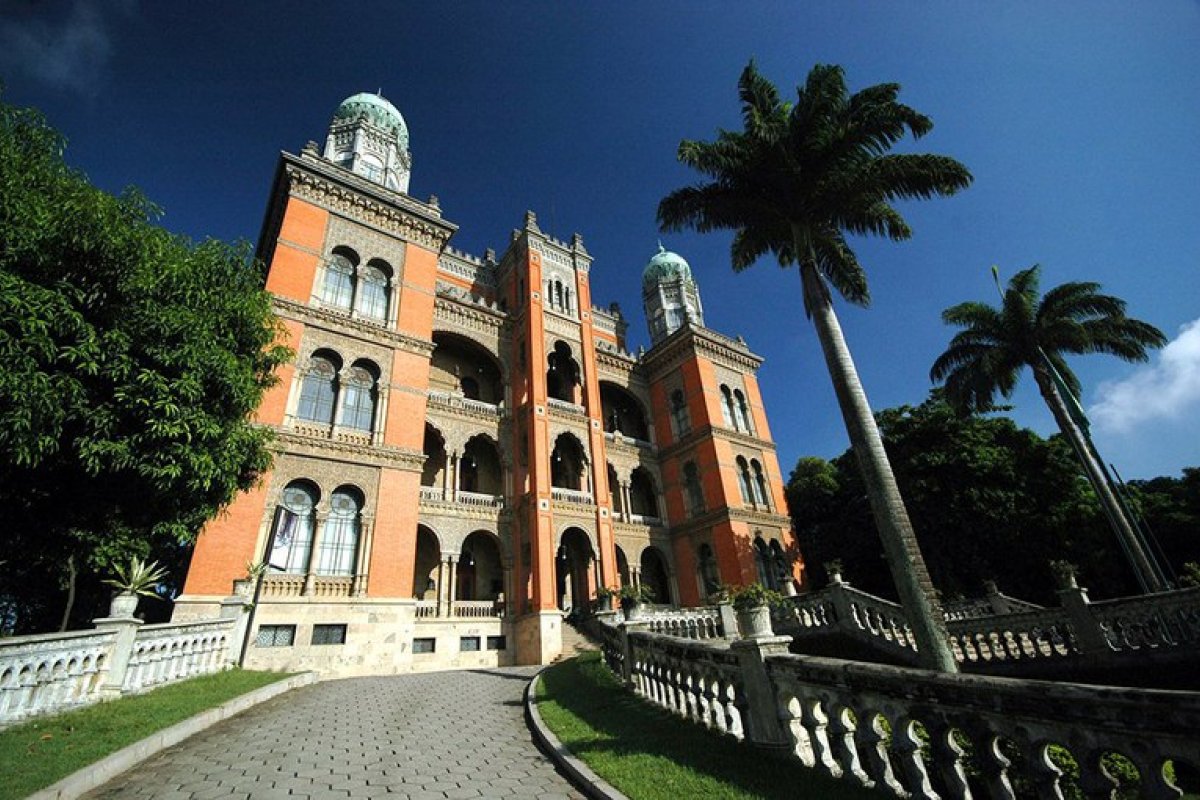 Falha técnica atrasou processamento de lotes da vacina de Oxford na Fiocruz, diz jornal