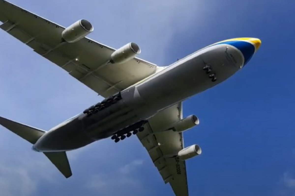 Vídeo: Antonov eleva demais o nariz em pouso no Aeroporto de Guarulhos, em São Paulo