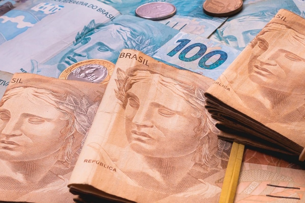 Desvalorização do real em 2021 supera moeda de Mianmar, aponta analise