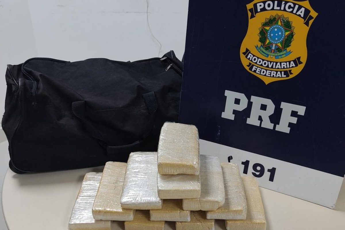 Mulher é presa com com mais de dez quilos de pasta base de cocaína na BR 116