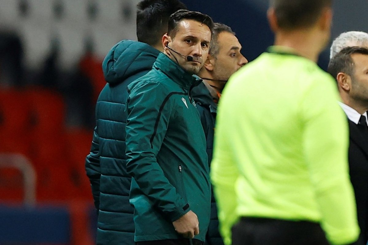 Árbitro acusado de racismo no jogo PSG x Basaksehir é suspenso pela Uefa