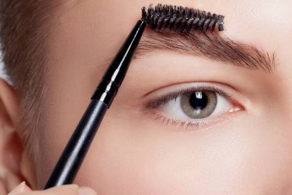 Queda das sobrancelhas pode alterar expressão facial 