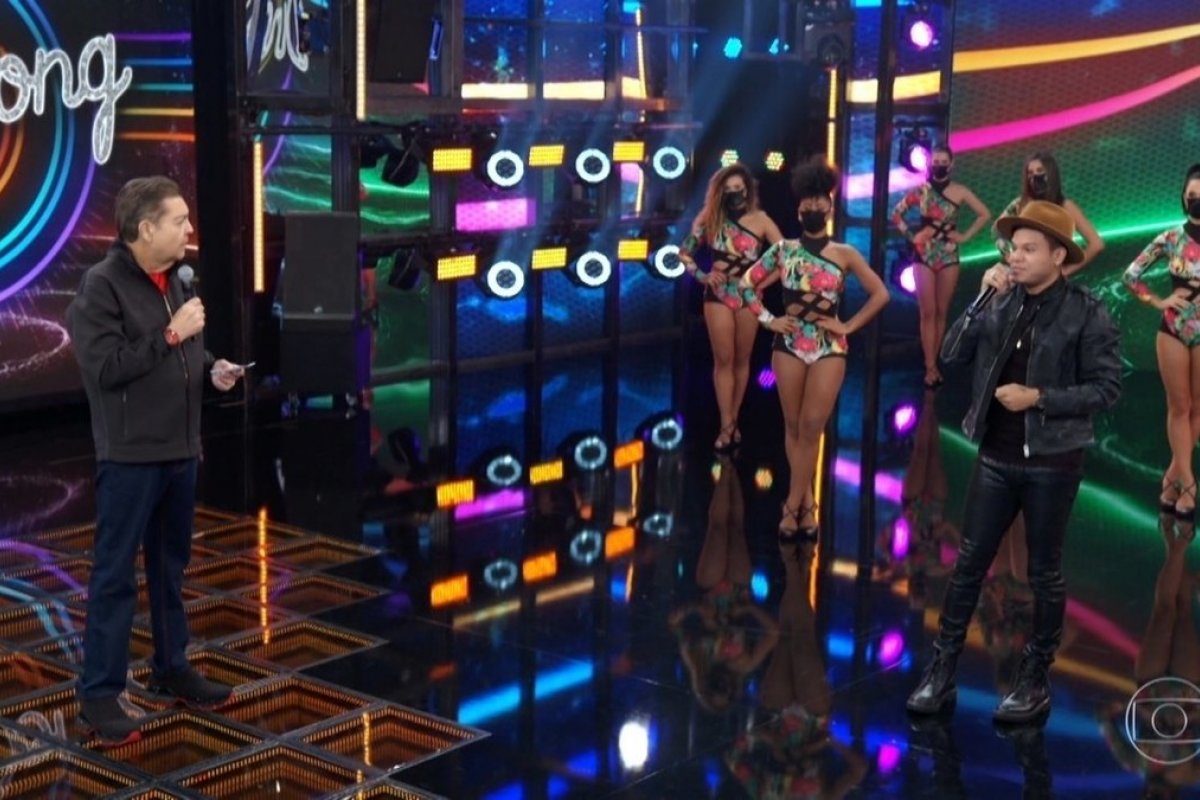 Tierry se emociona em estreia no Faustão