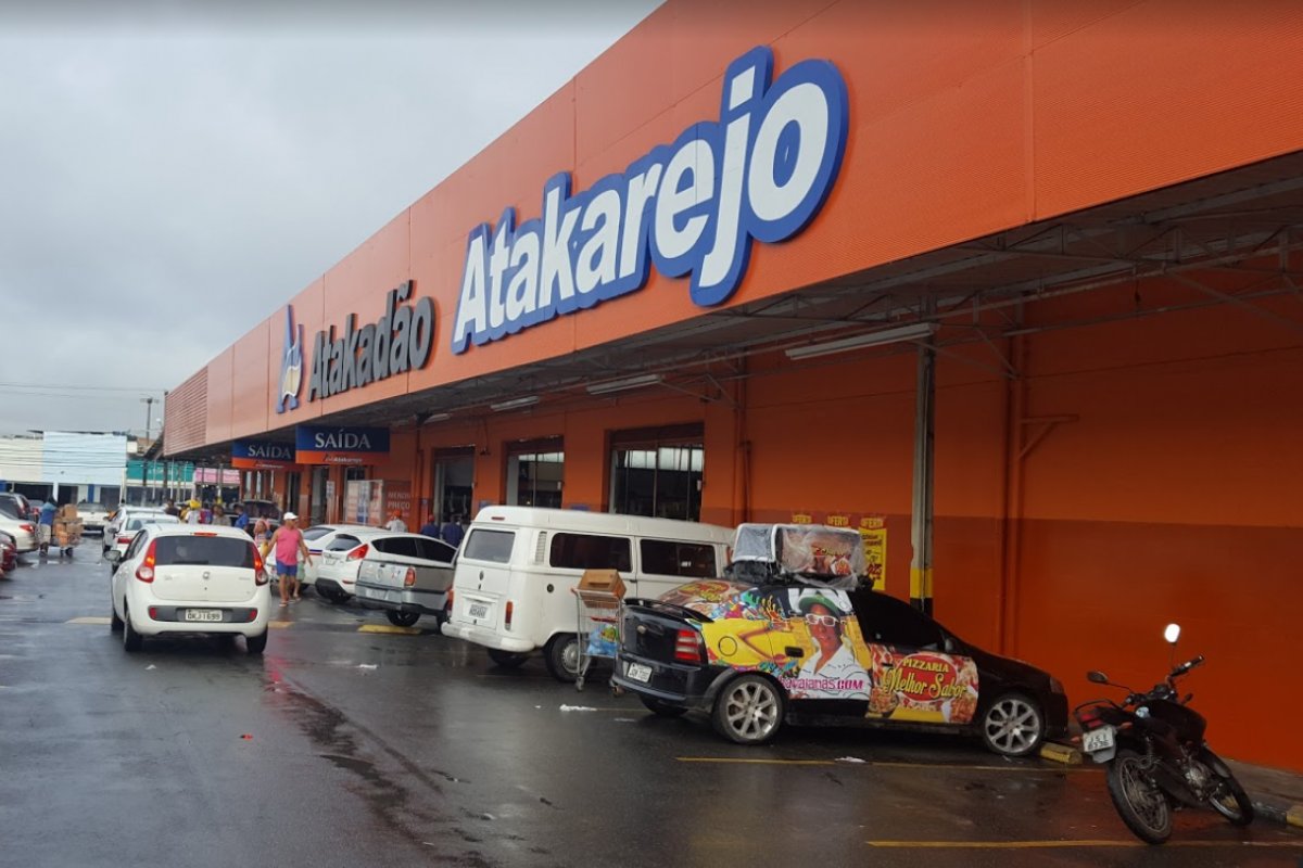Supermercado é autuado por roedores e insetos em alimentos