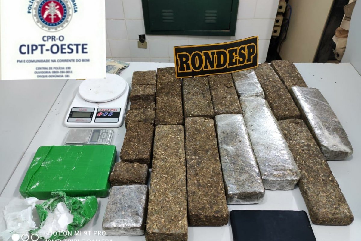 Suspeito de tráfico é preso com maconha dentro de um carro no oeste da Bahia