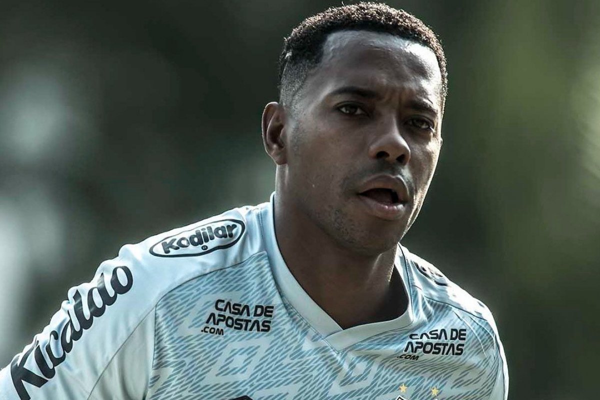 Robinho é condenado a nove anos de prisão por estupro