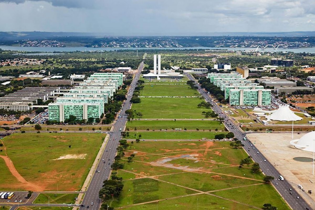 No primeiro dia de toque de recolher no Distrito Federal, cinco estabelecimentos foram interditados