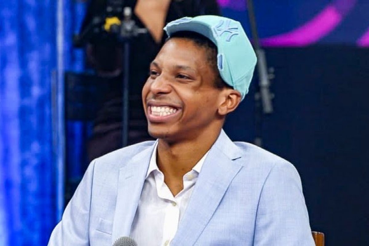 Viva! Lucas Penteado assina contrato com a TV Globo