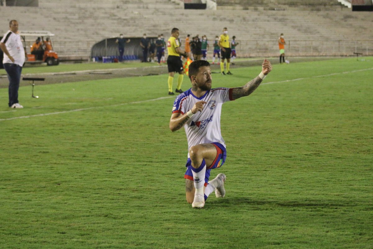 Rossi faz três, Bahia vira Alemanha, faz Campinense de Brasil e avança na Copa do Brasil