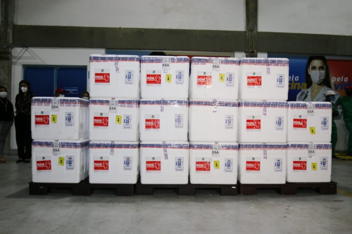 Bahia recebe mais de 178 mil doses da CoronaVac