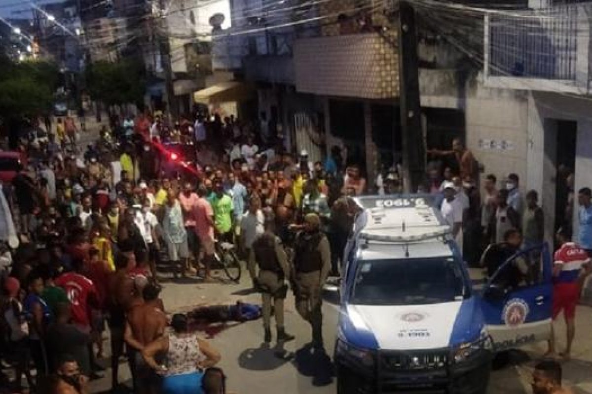 Troca de tiros entre PM e suspeitos deixa dois mortos em Salvador