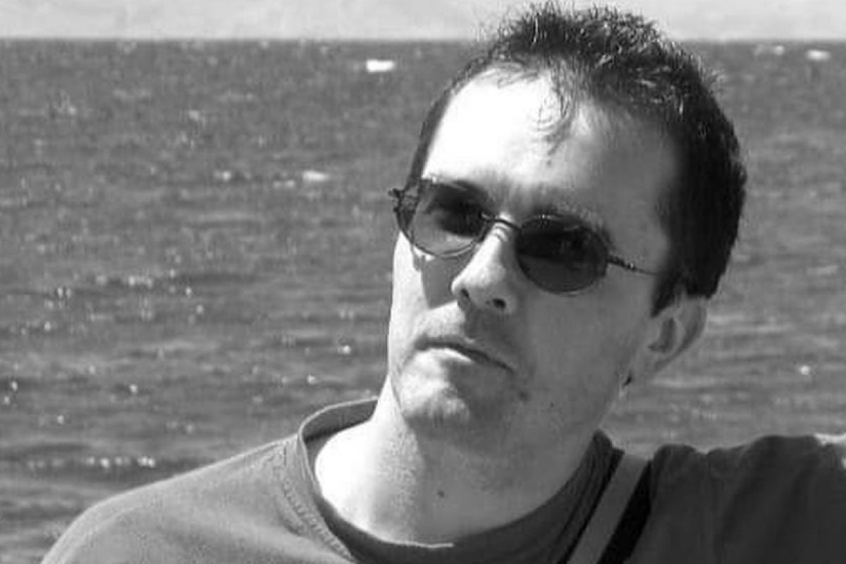 Aluna francesa admite mentira em caso que levou a decapitação de professor